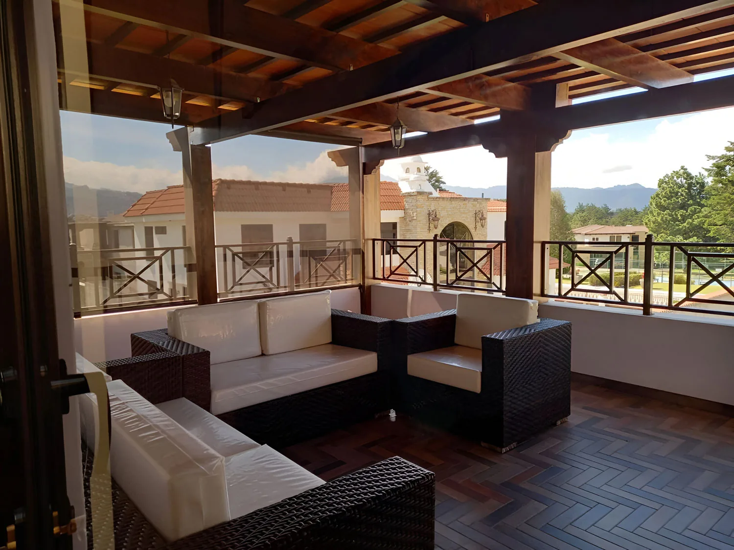 Terraza con vista en Villa de Asturias